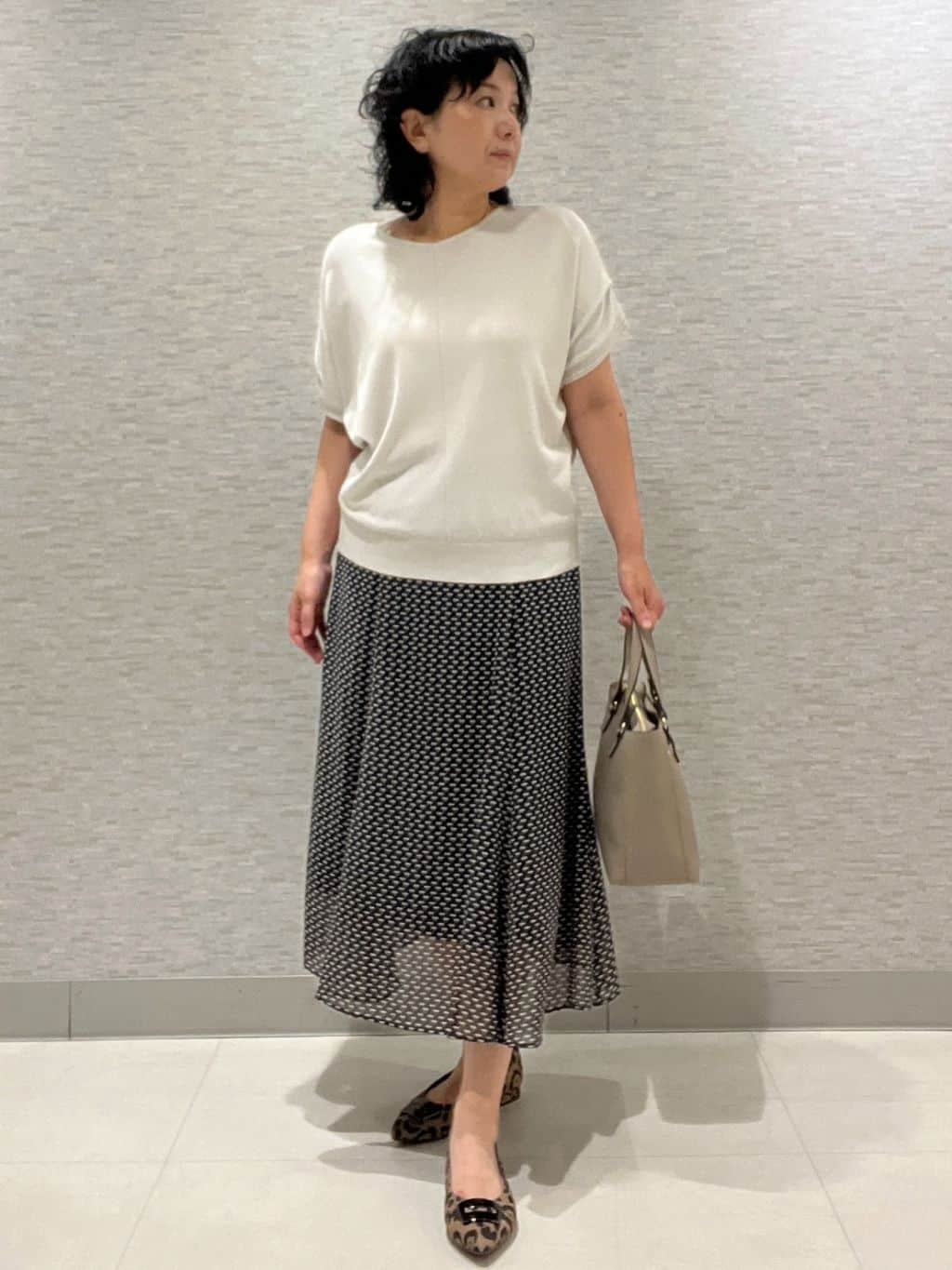 KOJIMAさんの「Reflect｜【選べる7色◎／手洗い可／二の腕カバー】半袖ニット」を使ったコーディネート