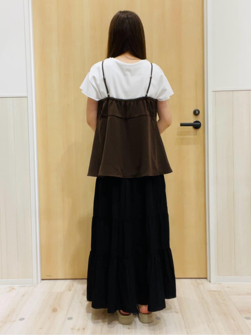 minamiさんの「SHOO･LA･RUE｜【汗ジミ防止/ひんやり/UV】フリルスリーブTシャツ」を使ったコーディネート