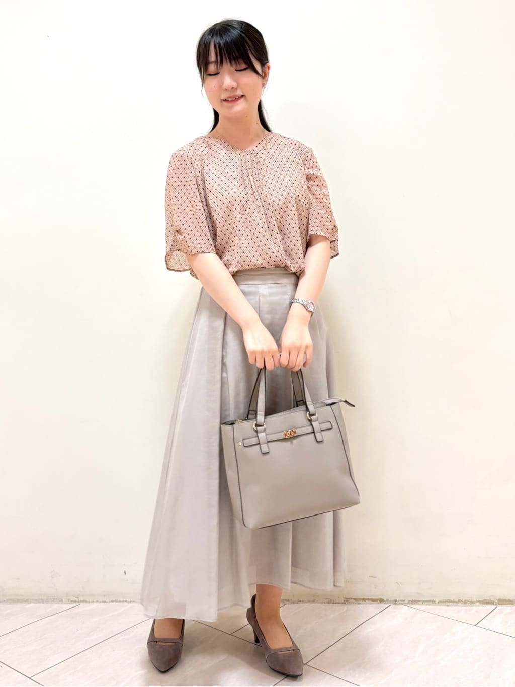 mikiさんの「Reflect｜【マシンウォッシュ可／セットアップ可】コツキ柄プリントブラウス」を使ったコーディネート