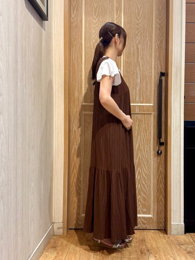 KAORIさんの「SHOO･LA･RUE｜【S-LL】後ろ姿も抜かりなく 1枚でサマ見え ティアードワンピース」を使ったコーディネート
