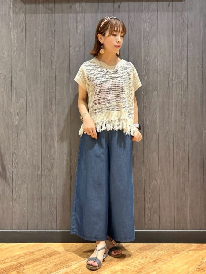 meiさんの「SHOO･LA･RUE｜【S-LL】裾フリンジマクラメVネックニット」を使ったコーディネート