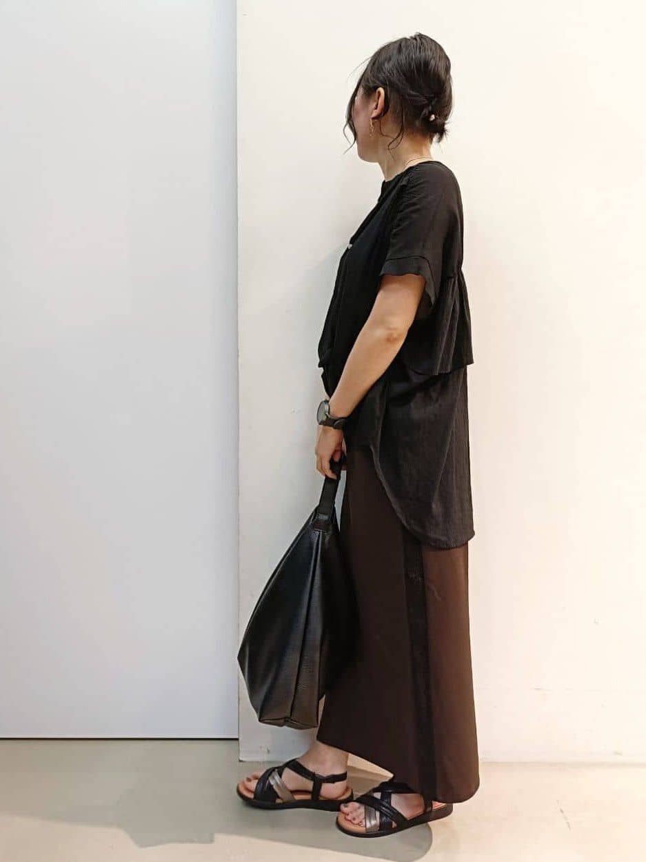 あんさんの「THE SHOP TK｜麻調シアーフリルギャザーブラウス【洗える】」を使ったコーディネート