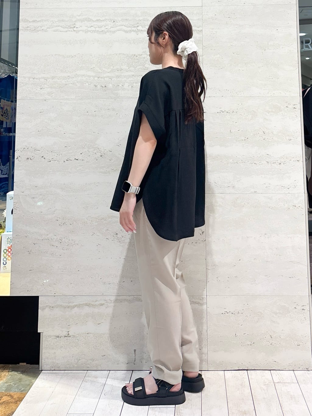 かほさんの「OPAQUE.CLIP｜《7色展開／SS-LLサイズ》ストレッチスキッパーブラウス／セットアップ対応【洗濯機洗い可／防シワ】」を使ったコーディネート