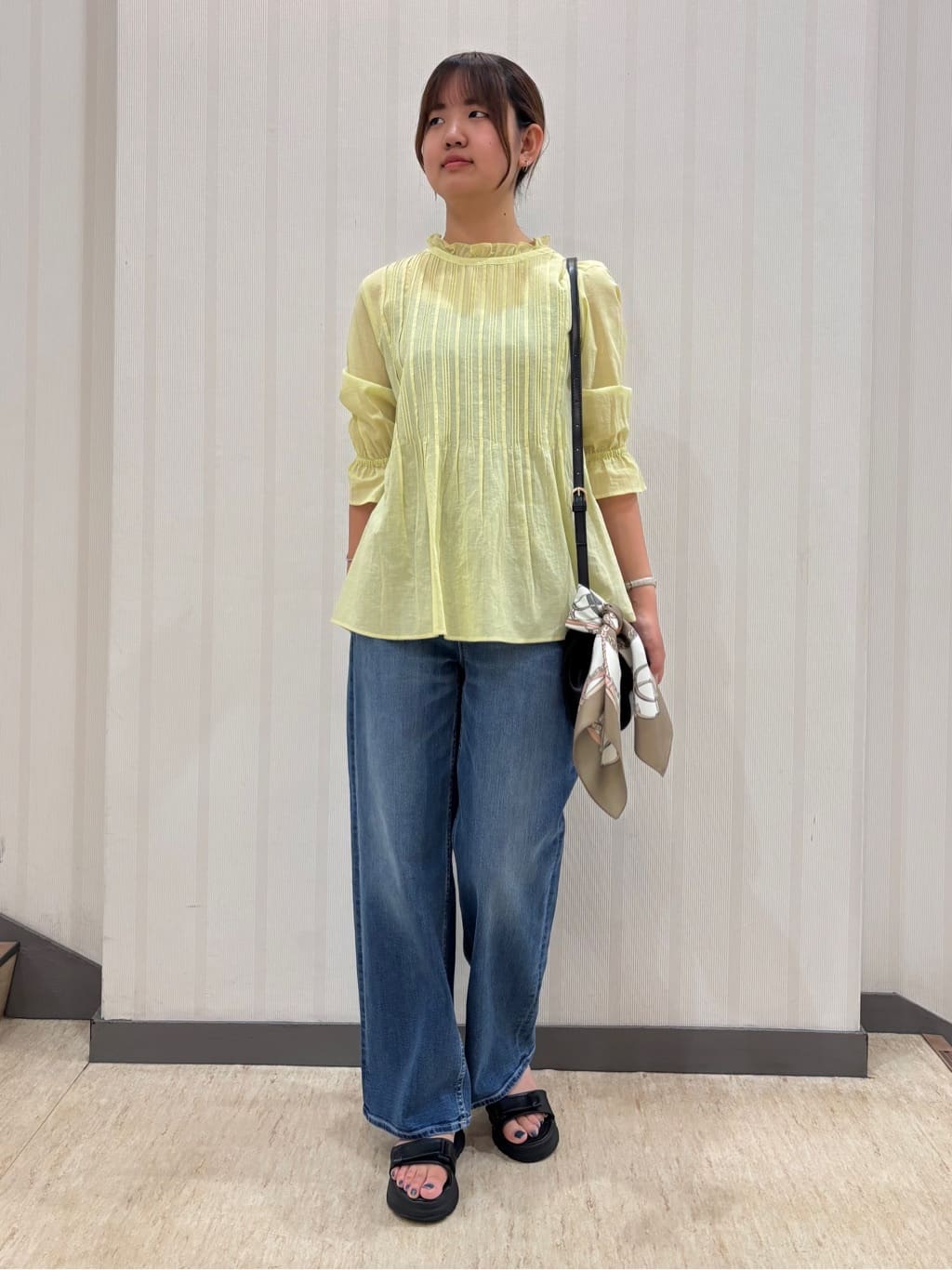 ちひさんの「INDIVI｜【褒められデニム】ワイドストレート デニムパンツ」を使ったコーディネート