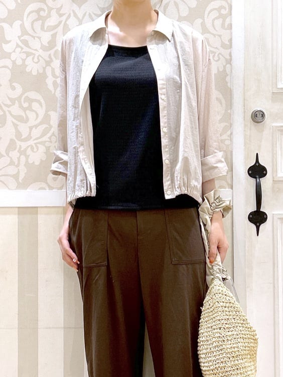 望 愛さんの「grove｜【接触冷感】見た目はきちんと、着心地はらくちん クロップドベイカーパンツ」を使ったコーディネート