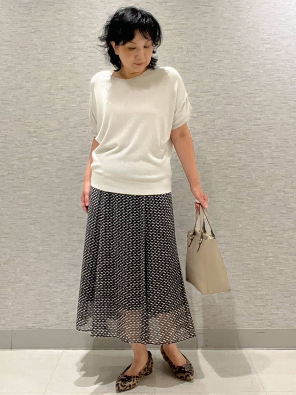 KOJIMAさんの「Reflect｜【選べる7色◎／手洗い可／二の腕カバー】半袖ニット」を使ったコーディネート