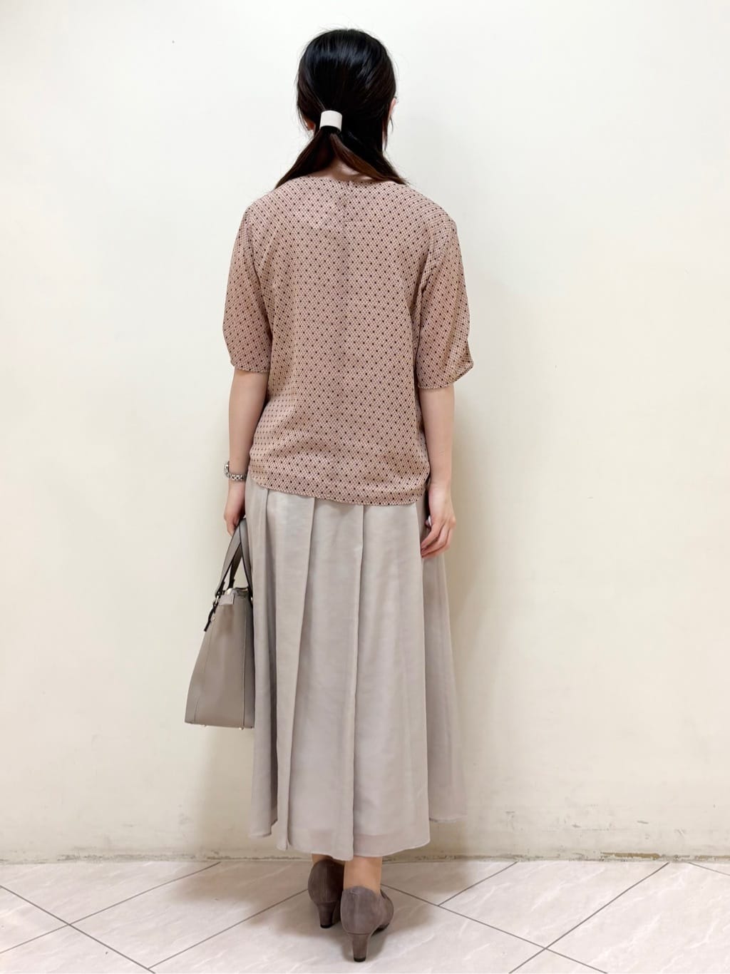 mikiさんの「Reflect｜【マシンウォッシュ可／セットアップ可】コツキ柄プリントブラウス」を使ったコーディネート