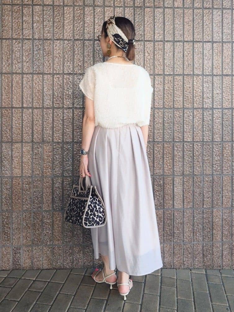 MUTSUKOさんの「UNTITLED｜【セットアップ可/洗える】フェザーフレンチスリーブブラウス」を使ったコーディネート