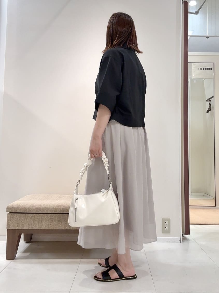 YUIさんの「UNTITLED｜【前開き/洗える】ショート丈シアーシャツ」を使ったコーディネート