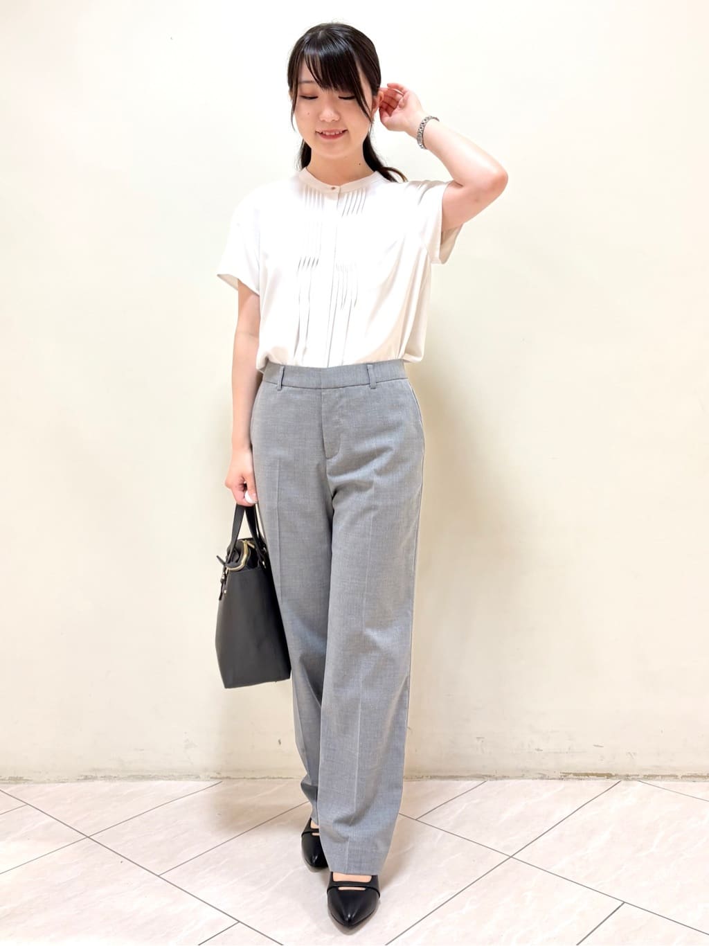 mikiさんの「Reflect｜【インナーに◎／すっきり見え！長め丈】タックデティールブラウス」を使ったコーディネート