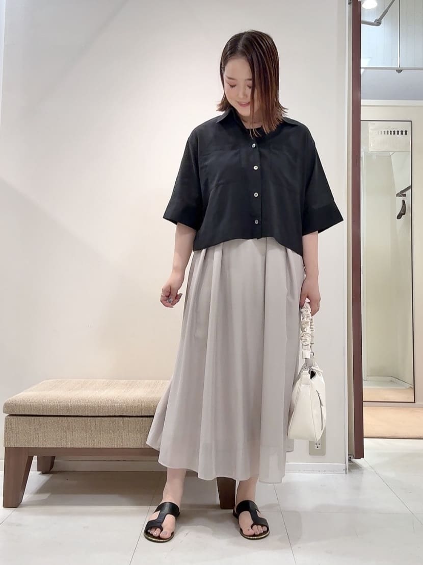 YUIさんの「UNTITLED｜【前開き/洗える】ショート丈シアーシャツ」を使ったコーディネート