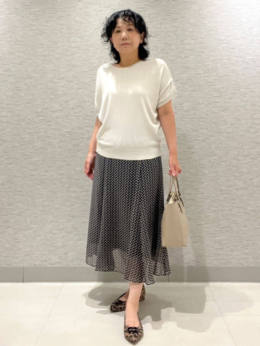 KOJIMAさんの「Reflect｜【選べる7色◎／手洗い可／二の腕カバー】半袖ニット」を使ったコーディネート