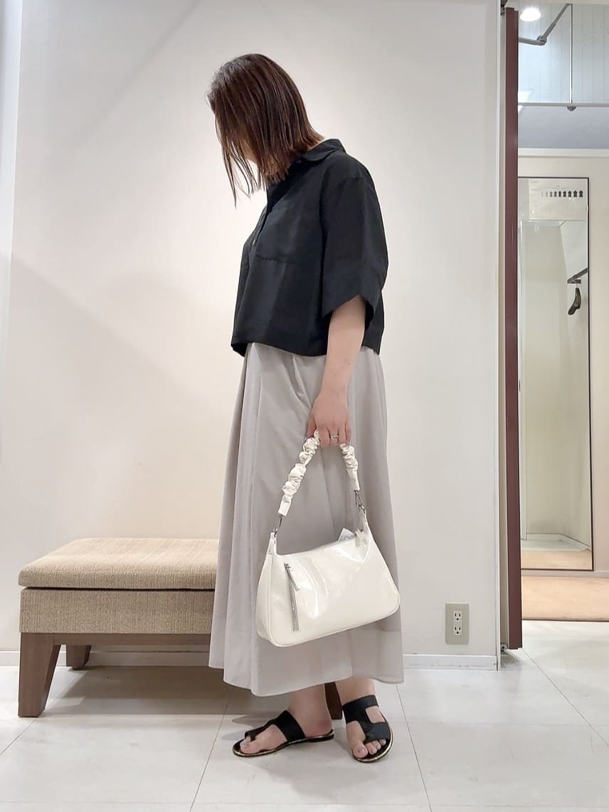 YUIさんの「UNTITLED｜【前開き/洗える】ショート丈シアーシャツ」を使ったコーディネート