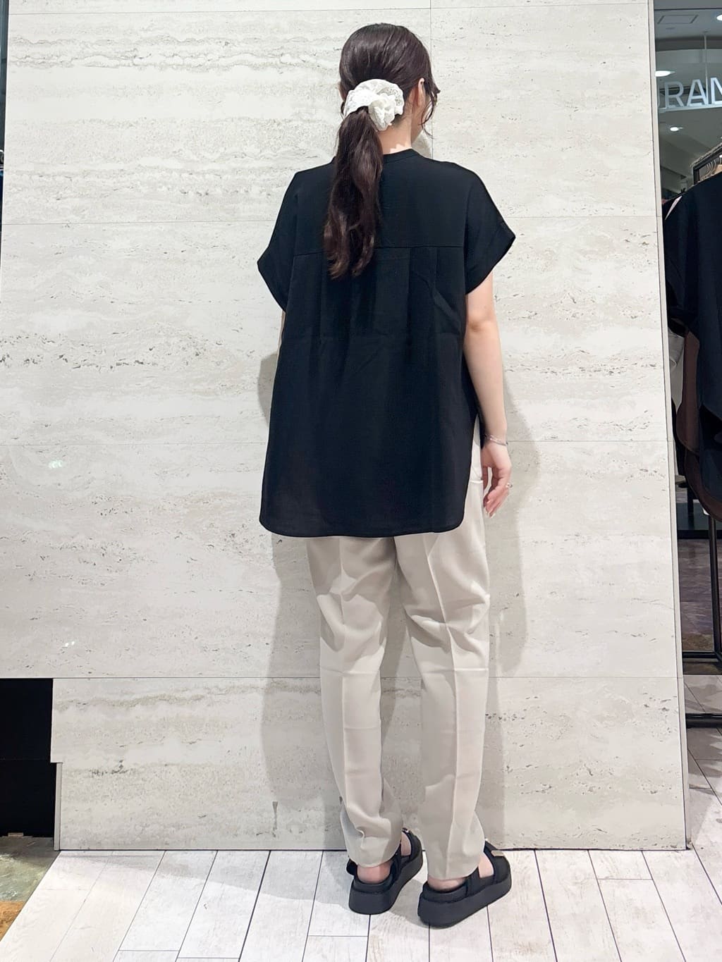 かほさんの「OPAQUE.CLIP｜《7色展開／SS-LLサイズ》ストレッチスキッパーブラウス／セットアップ対応【洗濯機洗い可／防シワ】」を使ったコーディネート