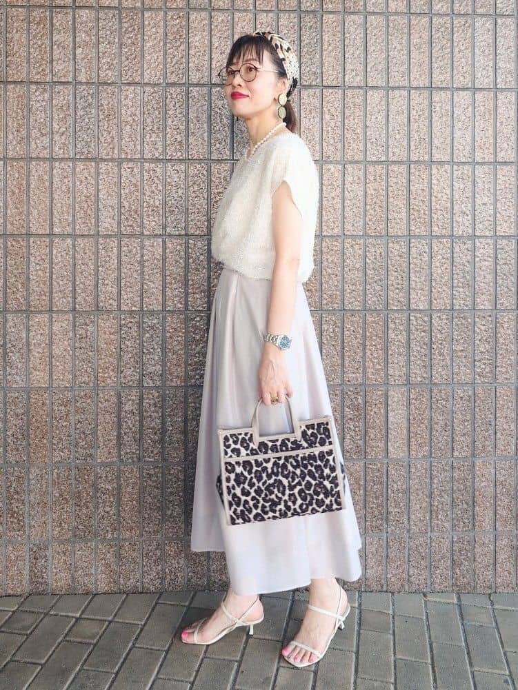 MUTSUKOさんの「UNTITLED｜【セットアップ可/洗える】フェザーフレンチスリーブブラウス」を使ったコーディネート
