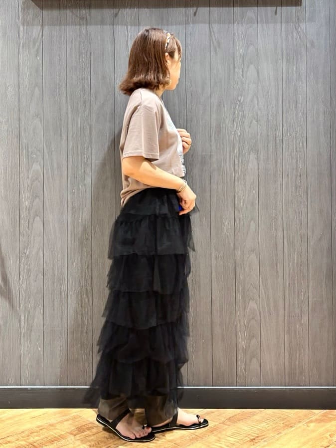 meiさんの「SHOO･LA･RUE｜【2点セット/S-LL】コーデの主役になる チュールティアードスカート」を使ったコーディネート