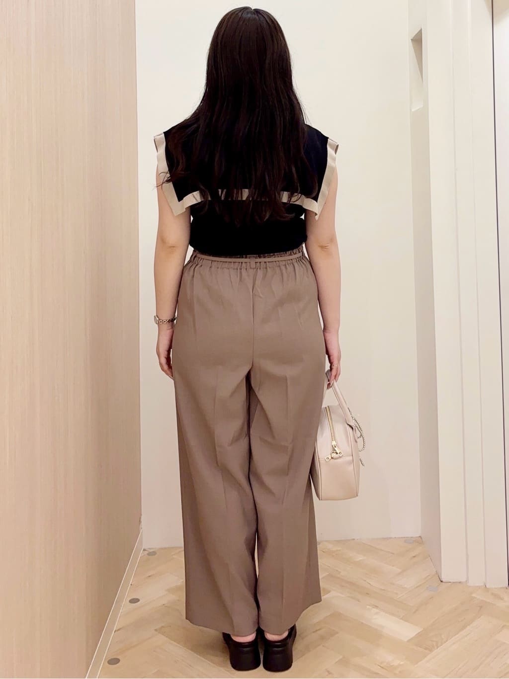 minamiさんの「grove｜【ひんやり/UVカット】大人の可愛さ　セーラーカラーニット」を使ったコーディネート