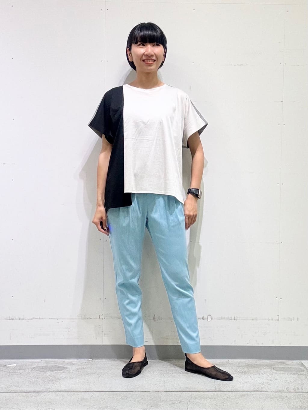 naoさんの「INDIVI｜【洗える／汗ジミ防止】バイカラー＆アシメヘム Tシャツ」を使ったコーディネート