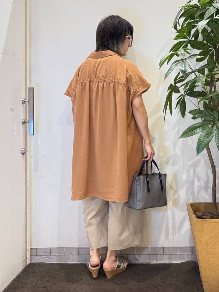 misakiさんの「SHOO･LA･RUE｜【S-LL/体型カバー】さらりとしたタッチが心地よい バックギャザーブラウス」を使ったコーディネート