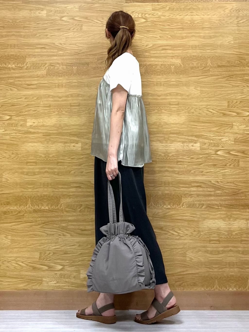もすさんの「SHOO･LA･RUE｜【セットアップ可/ひんやり】下半身カバーにも タックスカーチョ」を使ったコーディネート