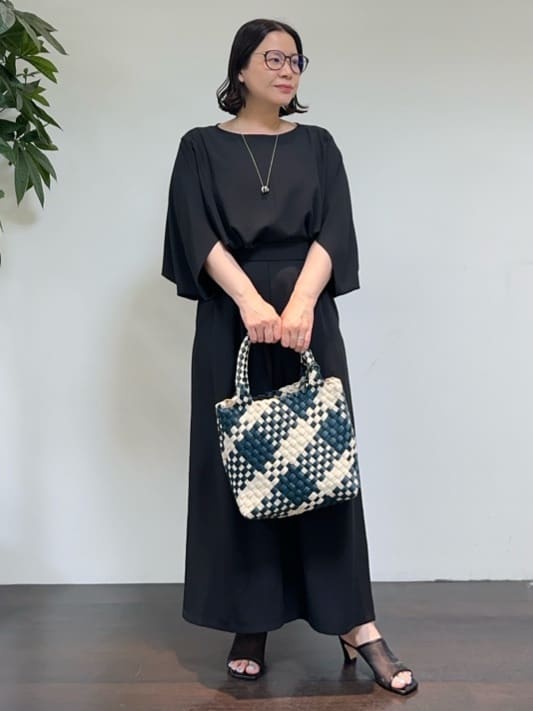 Asamiさんの「UNTITLED｜【ウエストゴム/ワイド/柄】モノトーンフラワーパンツ」を使ったコーディネート