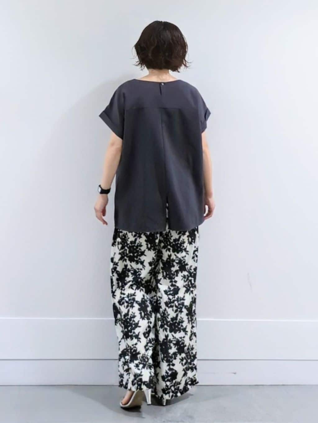 ミズタさんの「UNTITLED｜【セットアップ可/はっ水/通勤】リラククール 半袖ブラウス」を使ったコーディネート