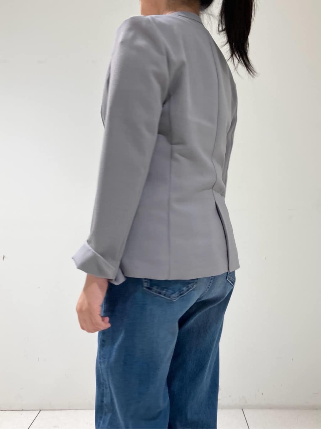 momokoさんの「INDIVI｜【定番スーツ／UVケア／洗える】ウール調ノーカラージャケット」を使ったコーディネート