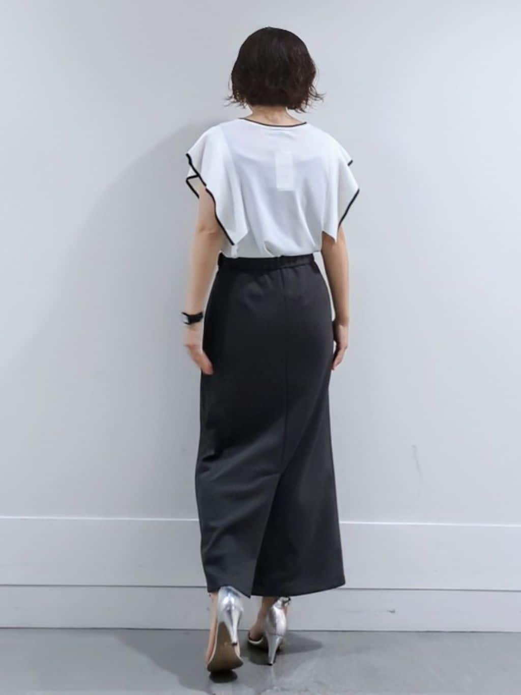 ミズタさんの「UNTITLED｜【後ろウエストゴム/ストレッチ性/オンオフ】ジャージナロースカート」を使ったコーディネート