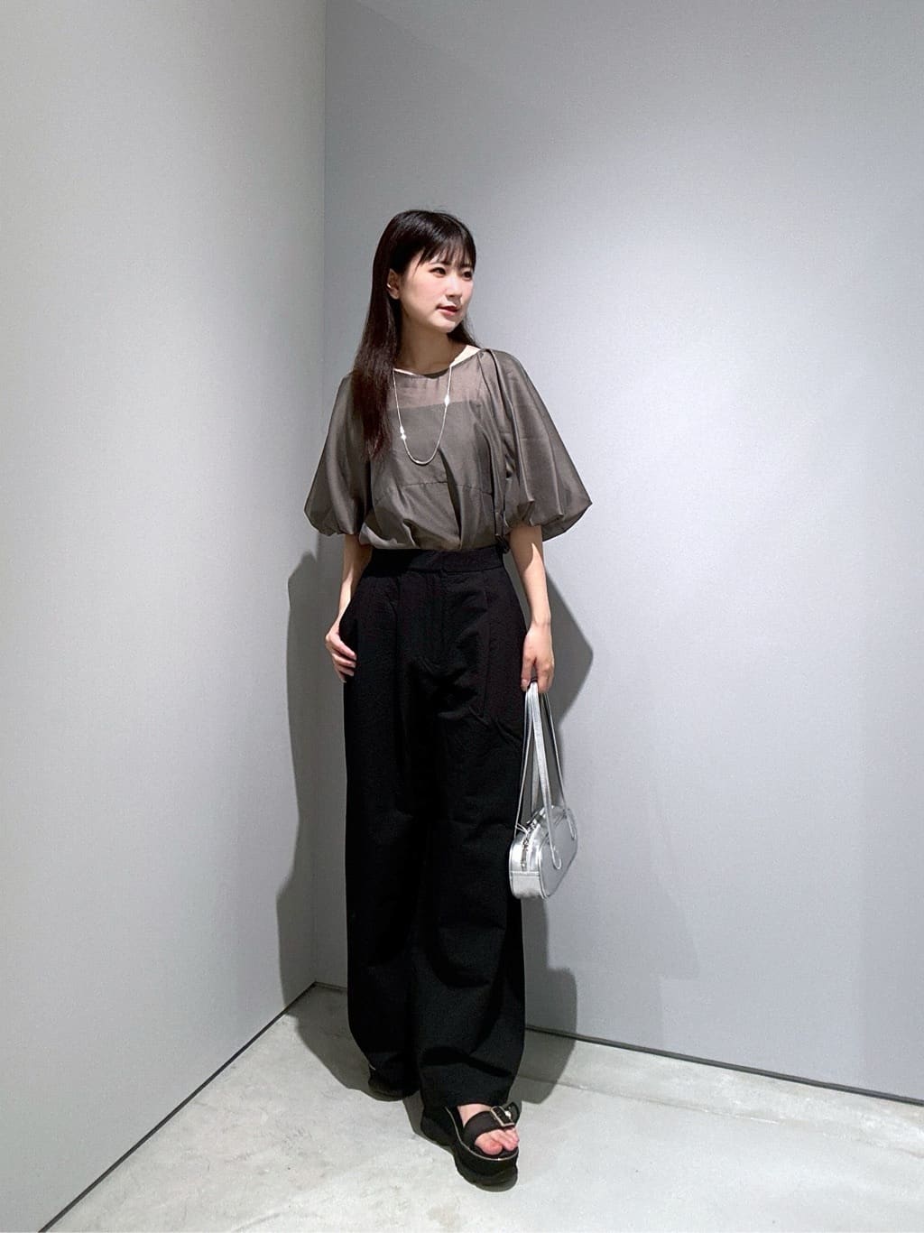 Renoさんの「INDIVI｜ボリュームスリーブブラウス」を使ったコーディネート