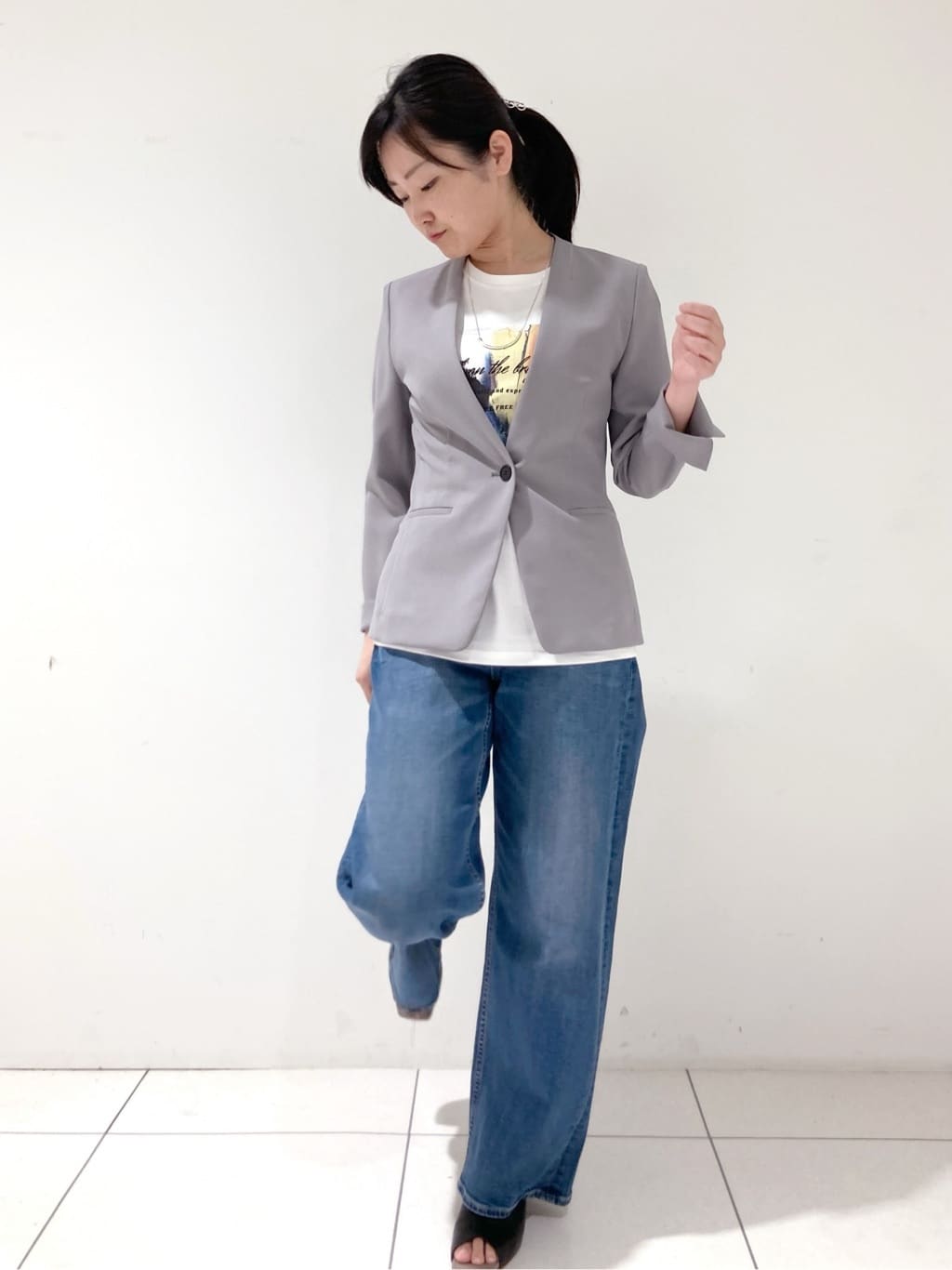 momokoさんの「INDIVI｜【定番スーツ／UVケア／洗える】ウール調ノーカラージャケット」を使ったコーディネート