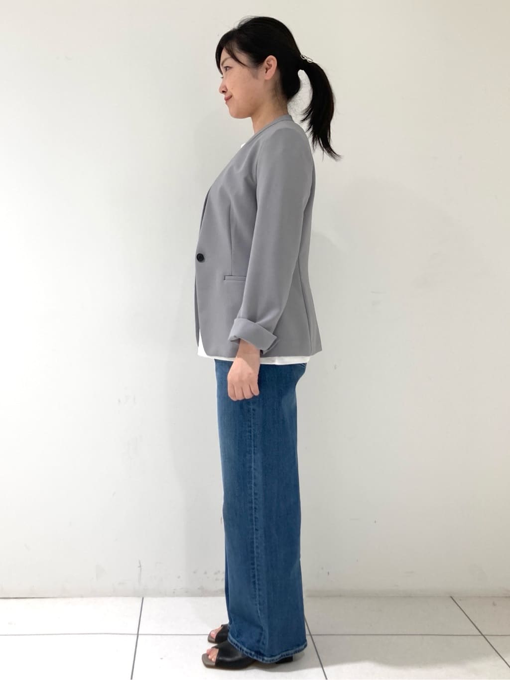 momokoさんの「INDIVI｜【定番スーツ／UVケア／洗える】ウール調ノーカラージャケット」を使ったコーディネート