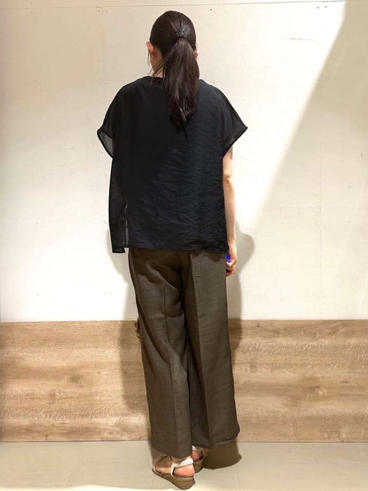 花さんの「SHOO･LA･RUE｜【洗える/S-LL】上品なシアー感 レイヤード風トップス」を使ったコーディネート
