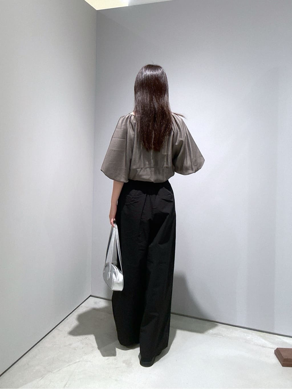 Renoさんの「INDIVI｜ボリュームスリーブブラウス」を使ったコーディネート