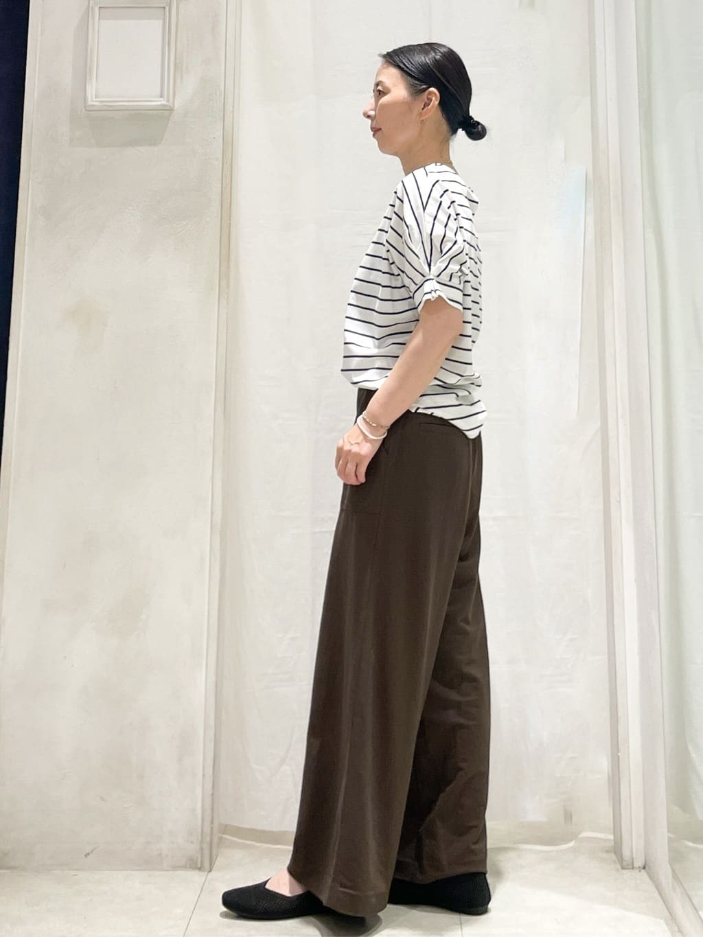 hiroさんの「grove｜【接触冷感】見た目はきちんと、着心地はらくちん クロップドベイカーパンツ」を使ったコーディネート