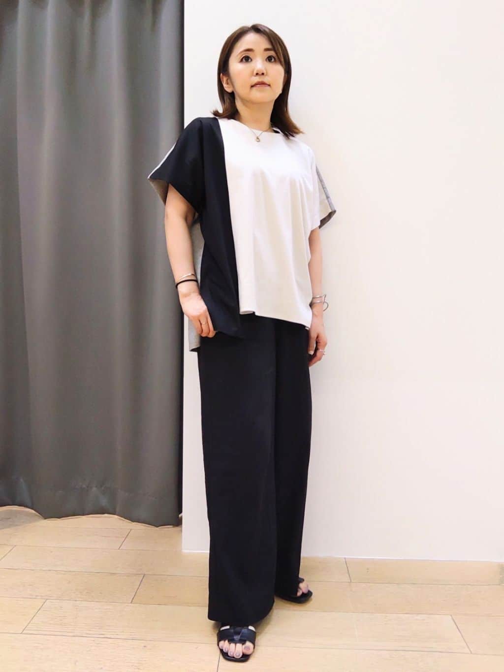 nacoさんの「INDIVI｜【洗える／汗ジミ防止】バイカラー＆アシメヘム Tシャツ」を使ったコーディネート