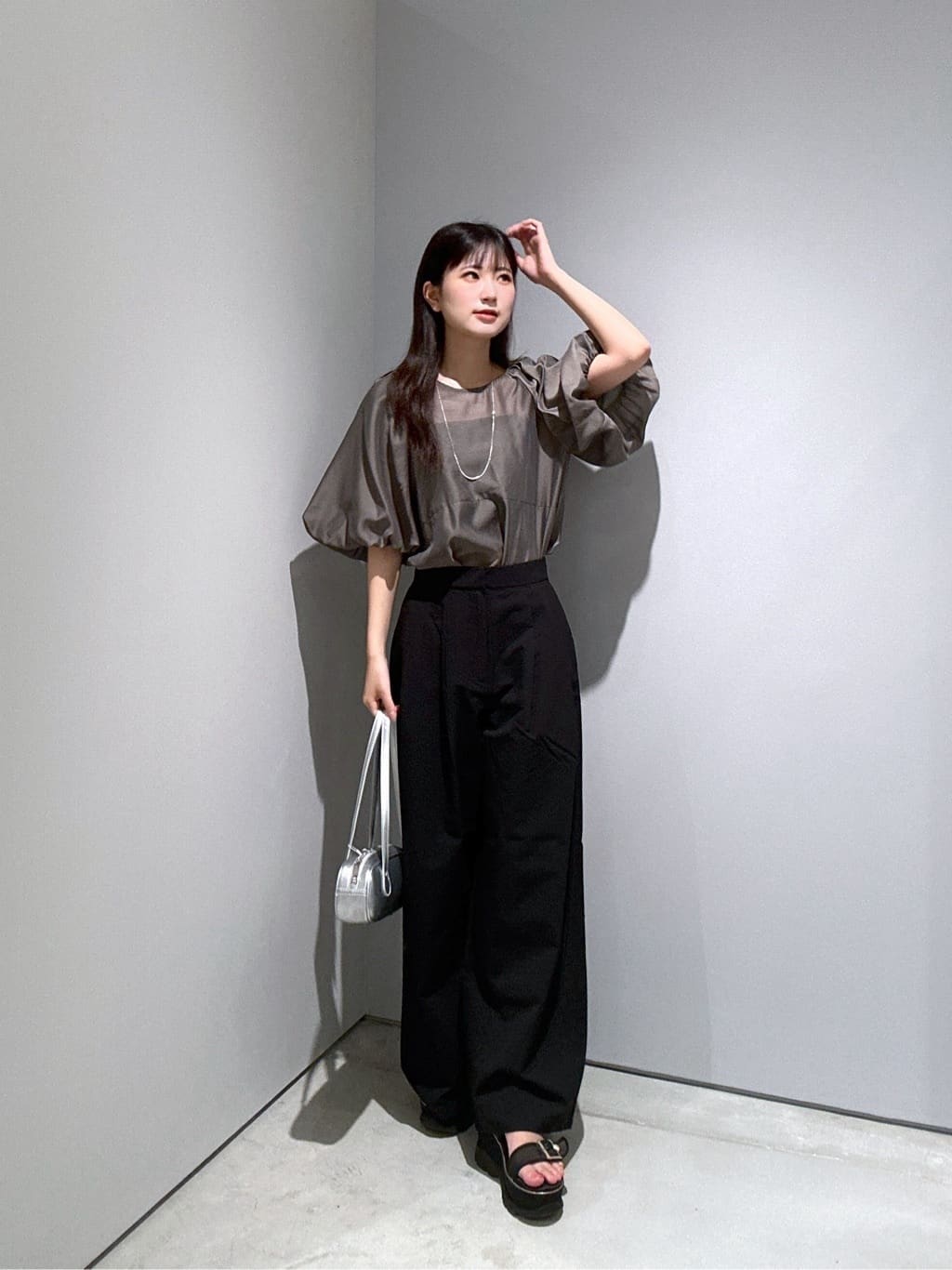 Renoさんの「INDIVI｜ボリュームスリーブブラウス」を使ったコーディネート