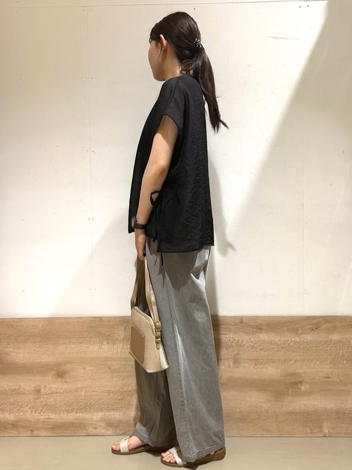 花さんの「SHOO･LA･RUE｜【洗える/S-LL】上品なシアー感 レイヤード風トップス」を使ったコーディネート