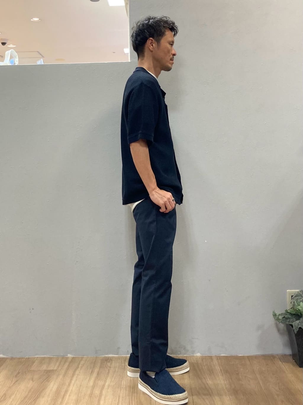 シュンさんの「TAKEO KIKUCHI｜【抗菌防臭／5サイズ展開】ハイゲージポンチ Tシャツ」を使ったコーディネート