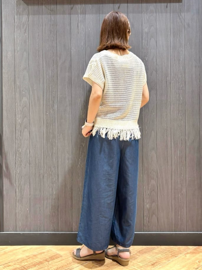meiさんの「SHOO･LA･RUE｜【S-LL】裾フリンジマクラメVネックニット」を使ったコーディネート