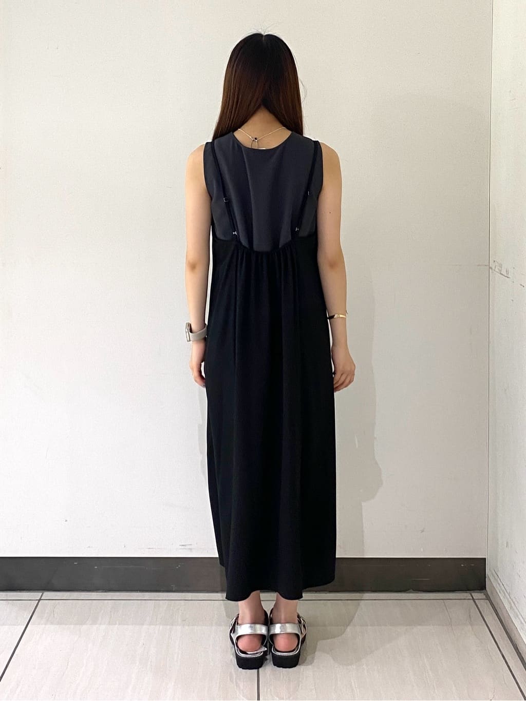 momoさんの「INDIVI｜【UVケア】エアリージョーゼット キャミワンピース」を使ったコーディネート