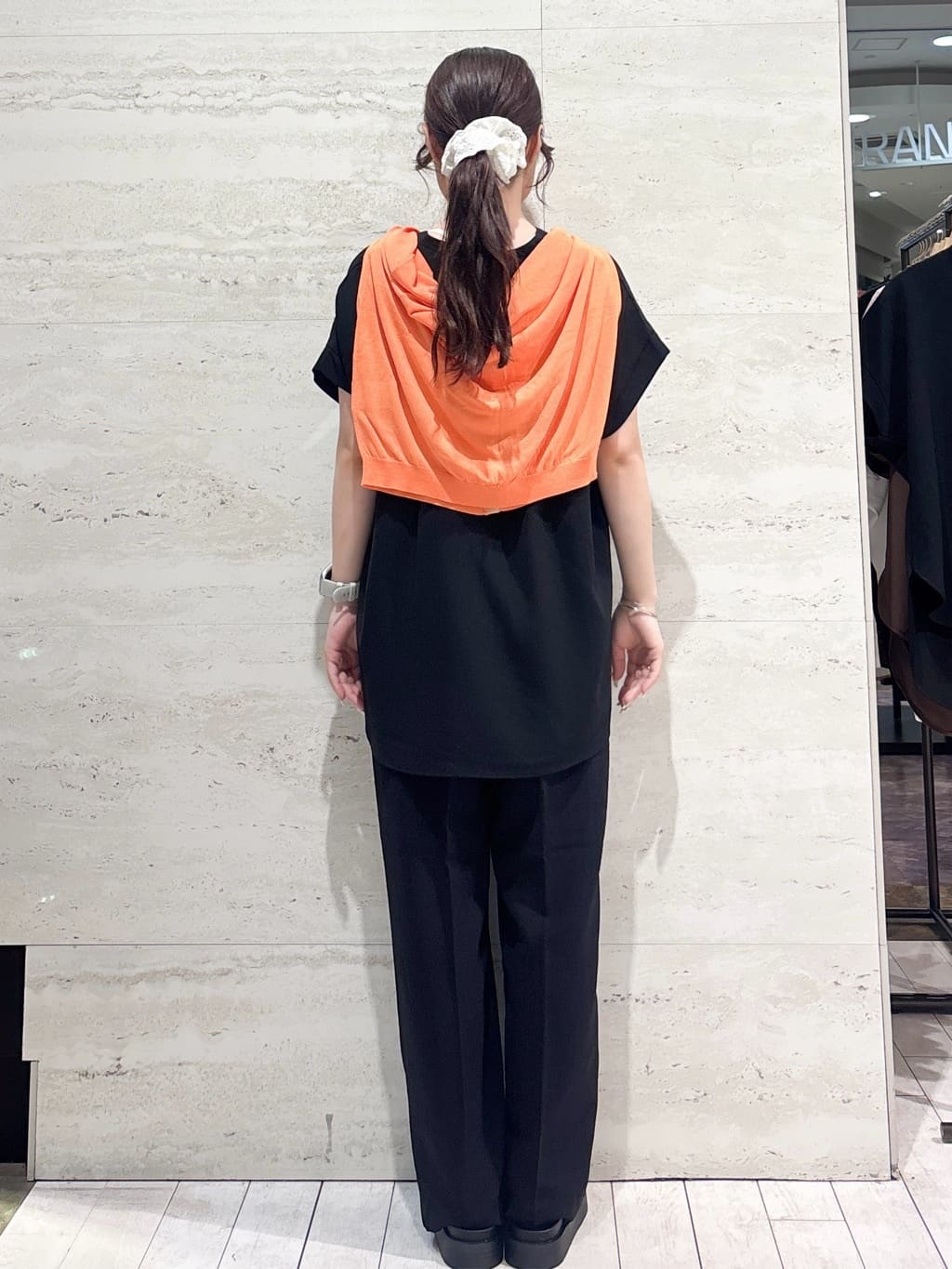 かほさんの「OPAQUE.CLIP｜《7色展開／SS-LLサイズ》ストレッチスキッパーブラウス／セットアップ対応【洗濯機洗い可／防シワ】」を使ったコーディネート