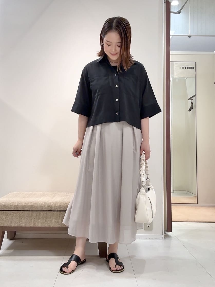 YUIさんの「UNTITLED｜【前開き/洗える】ショート丈シアーシャツ」を使ったコーディネート