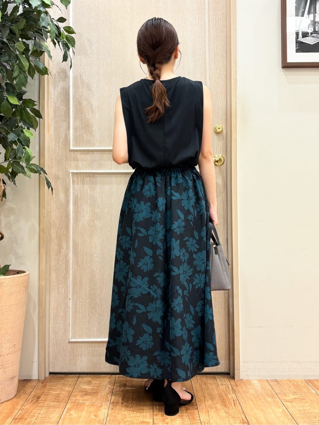 なみさんの「SHOO･LA･RUE｜【高レビュー/着丈選べる】華やかさをプラスする アソートロングスカート」を使ったコーディネート