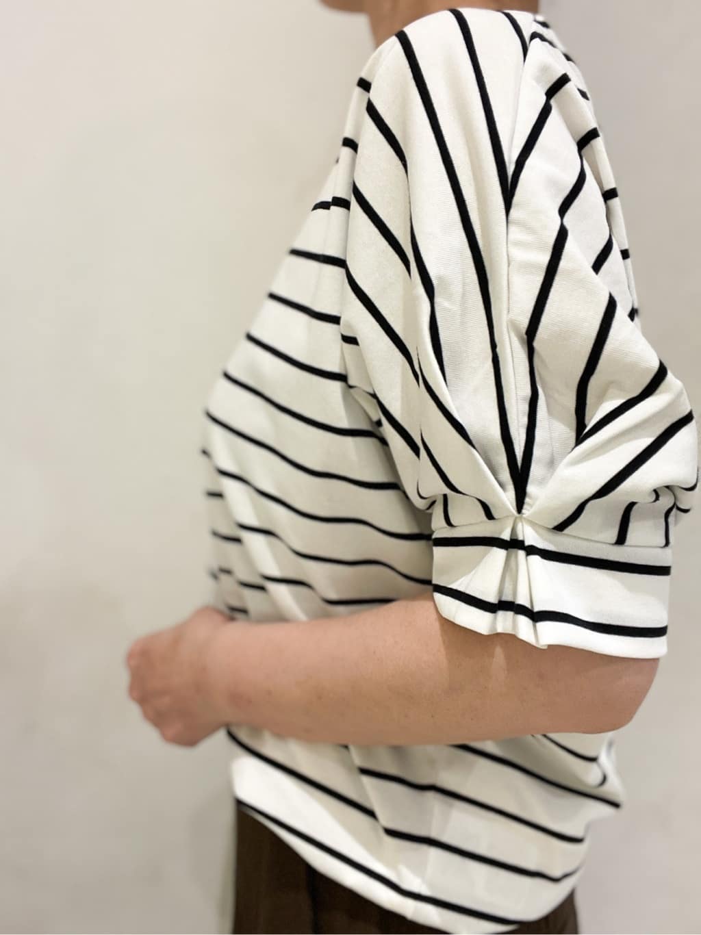 hiroさんの「grove｜【接触冷感】見た目はきちんと、着心地はらくちん クロップドベイカーパンツ」を使ったコーディネート