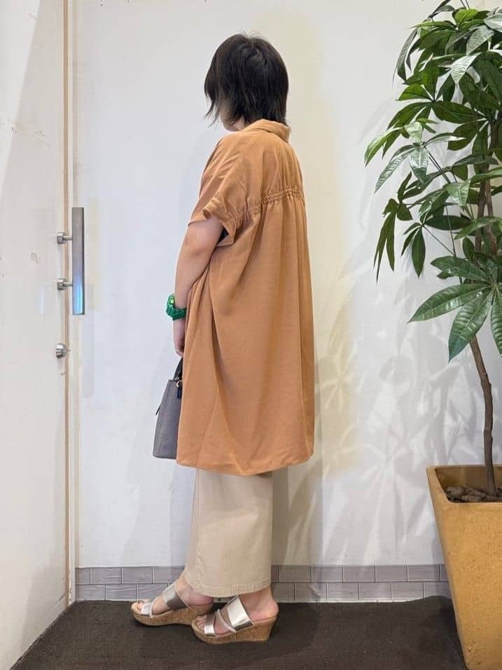 misakiさんの「SHOO･LA･RUE｜【S-LL/体型カバー】さらりとしたタッチが心地よい バックギャザーブラウス」を使ったコーディネート