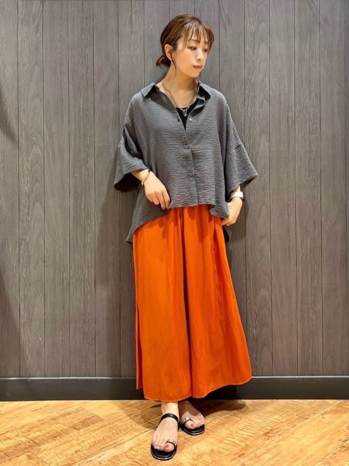 meiさんの「SHOO･LA･RUE｜ゆるっと感がこなれ見え ワッシャーシアー半袖シャツ」を使ったコーディネート