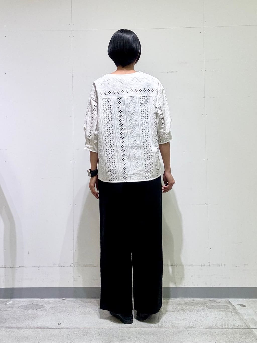 naoさんの「INDIVI｜【洗える／UVケア／SETUP可能】ドロストワイドパンツ」を使ったコーディネート