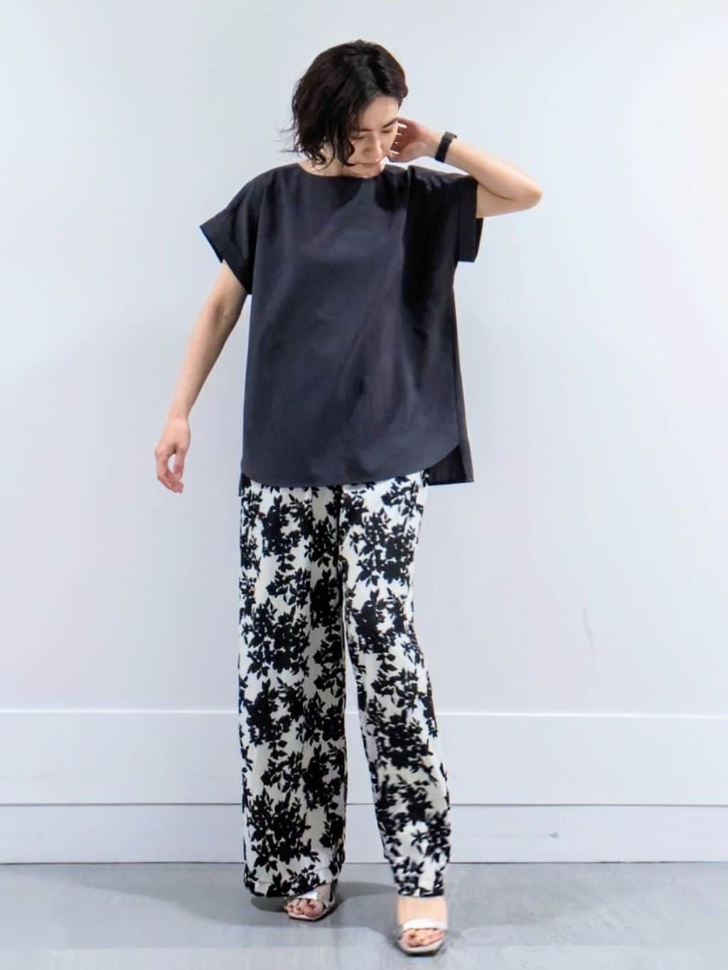ミズタさんの「UNTITLED｜【セットアップ可/はっ水/通勤】リラククール 半袖ブラウス」を使ったコーディネート