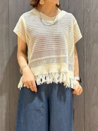 meiさんの「SHOO･LA･RUE｜【S-LL】裾フリンジマクラメVネックニット」を使ったコーディネート