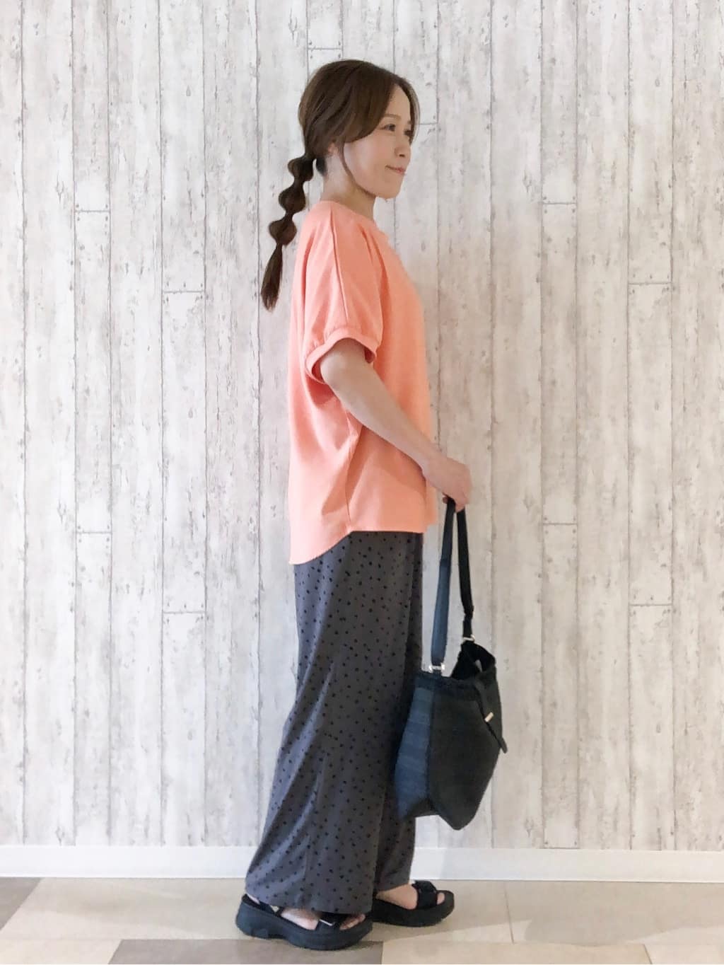 オリえもんさんの「SHOO･LA･RUE｜【ひんやり/洗濯後しわになりにくい】リブ切り替えドルマンブラウス」を使ったコーディネート